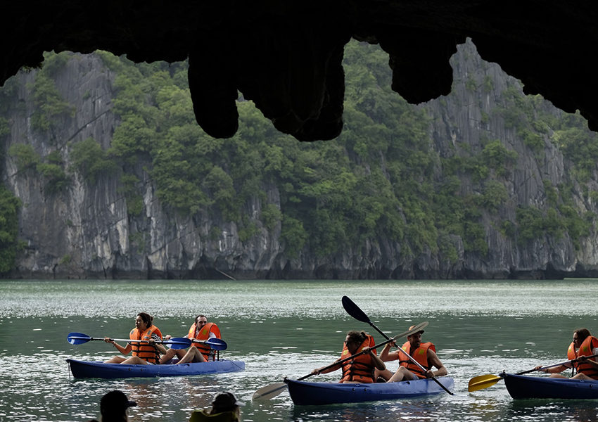 Kayak Hạ Long Bay