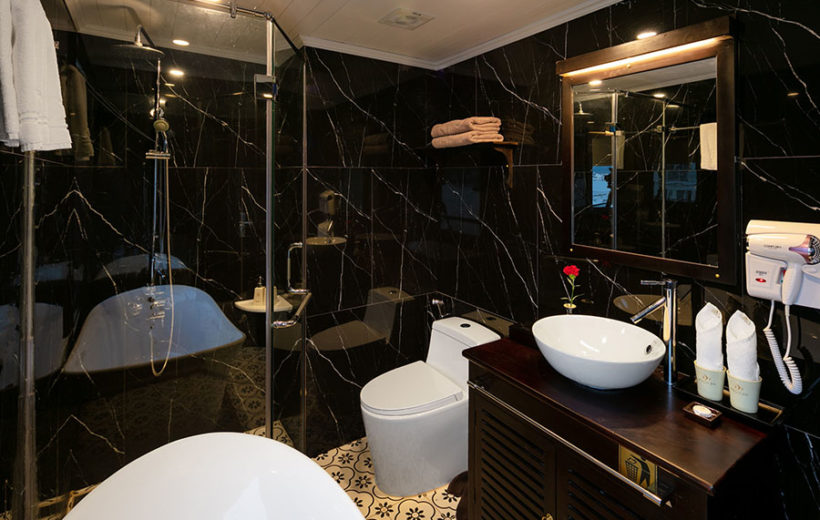 pelican-classic-royal-suite-bathroom